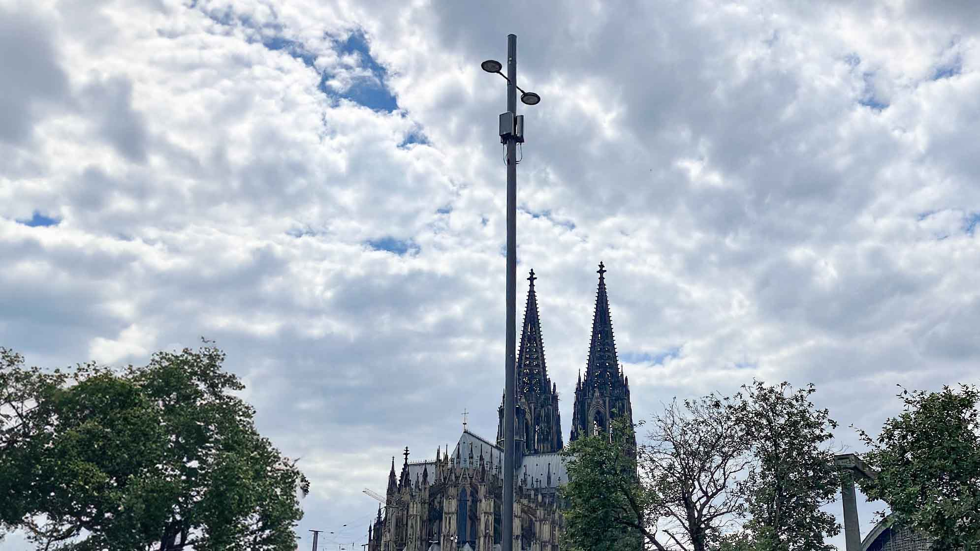 Smarter 5G-Lichtmast direkt am Kölner Dom