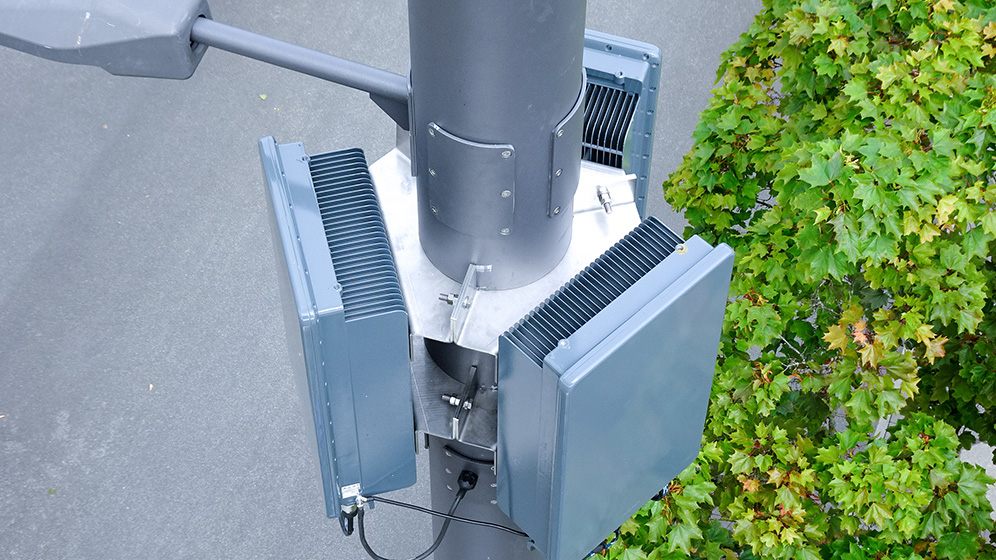 Mobilfunkantennen auf dem Bürgersteig